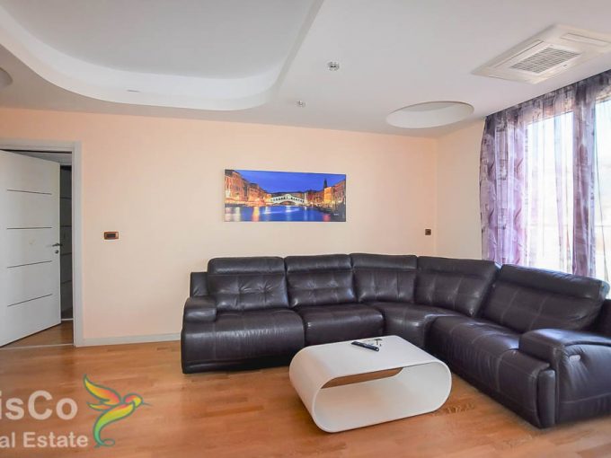 luksuzan apartman u centru budve