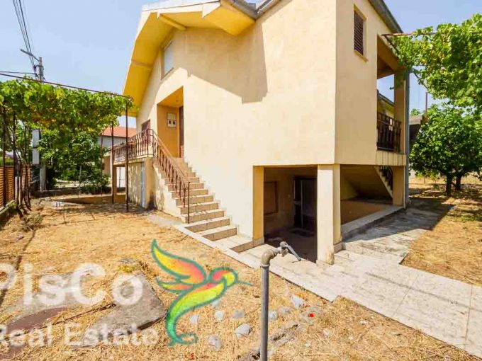 Houses for sale Podgorica - Large family house on Konik