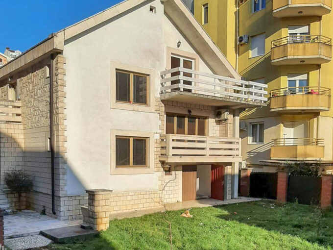 Izdavanje nenamjestena kuca za poslovni prostor 250m2 Momisici Podgorica 8 of 8