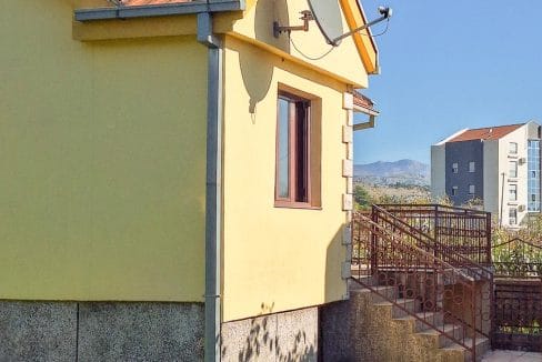 Kuća 70 m2 na placu od 316 m2, Tološi, Podgorica, Izdavanje-111607