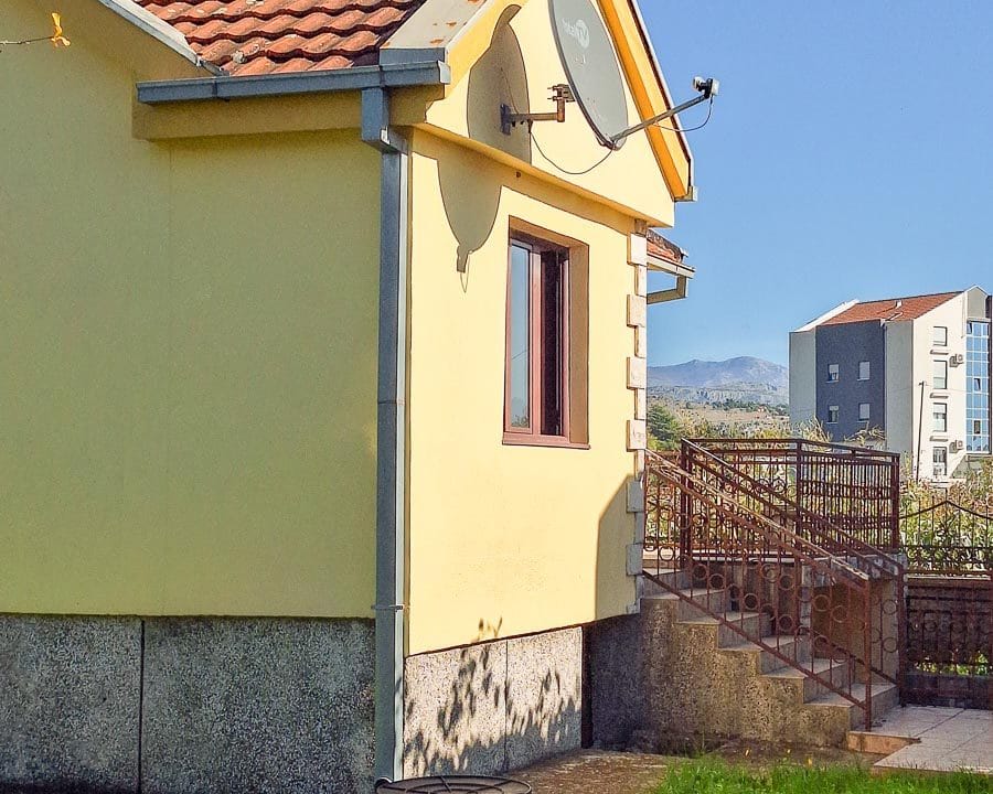 Kuća 70 m2 na placu od 316 m2, Tološi, Podgorica, Izdavanje-111607