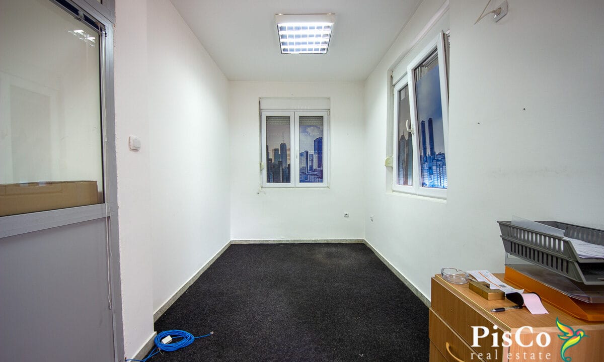 Poslovni prostor, 92m2, Blok 9, Podgorica, Izdavanje-0350