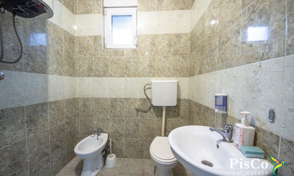 Poslovni prostor, 92m2, Blok 9, Podgorica, Izdavanje-0354