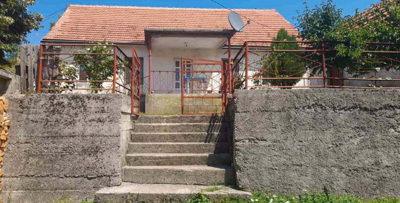 Prodaja dvosobna kuca 80m2 Glibavac Niksic 350