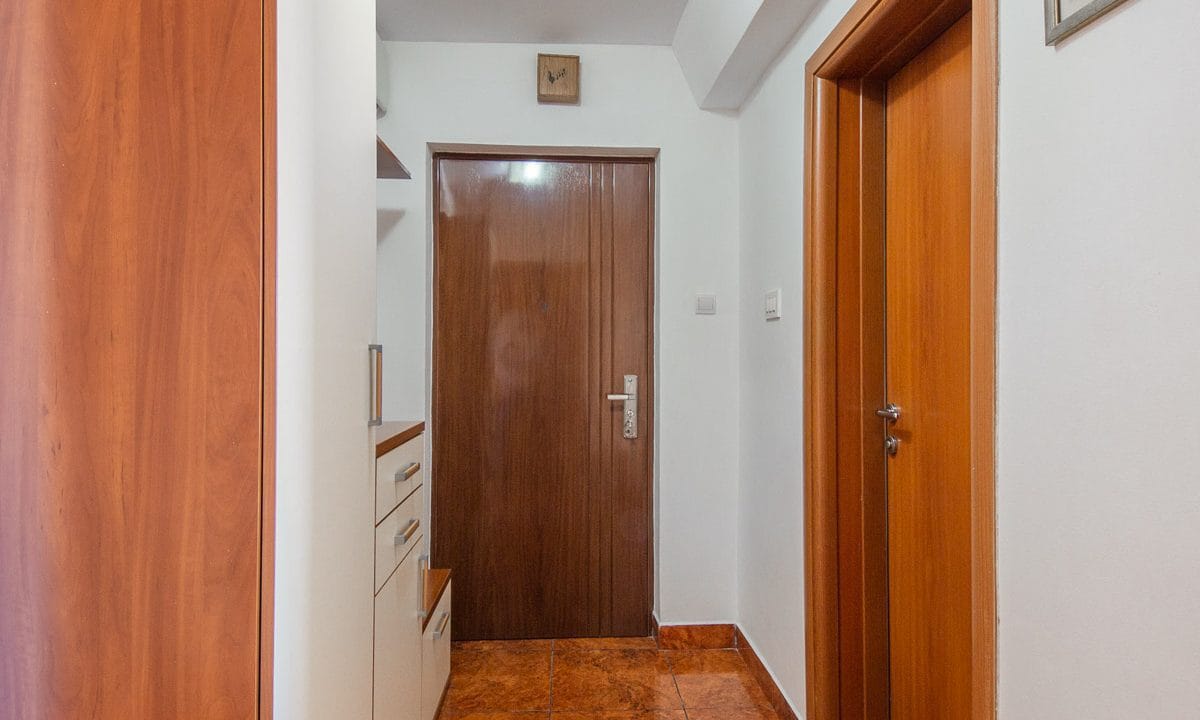 Dvosoban stan, 85 m2, Centar, Nikšić-0907