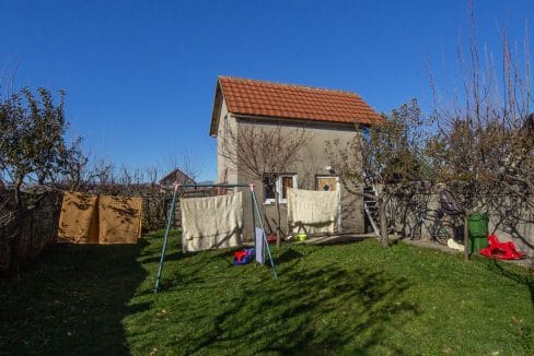 Kuća sa tri stambene jedinice, 250 m2, Kličevo, Nikšić (128 of 23)