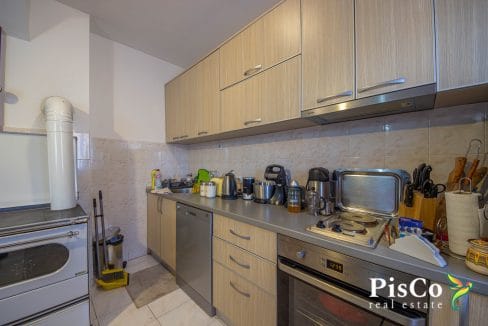 Kuća sa tri stambene jedinice, 250 m2, Kličevo, Nikšić (140 of 23)