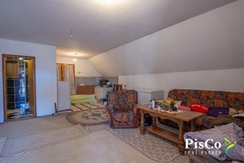 Kuća sa tri stambene jedinice, 250 m2, Kličevo, Nikšić (143 of 23)