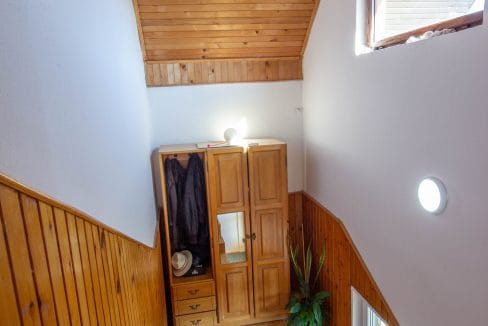 Kuća sa tri stambene jedinice, 250 m2, Kličevo, Nikšić (145 of 23)