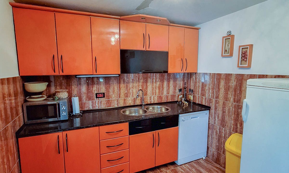 Spratna kuća 150m2, Straševina, Nikšić-095458