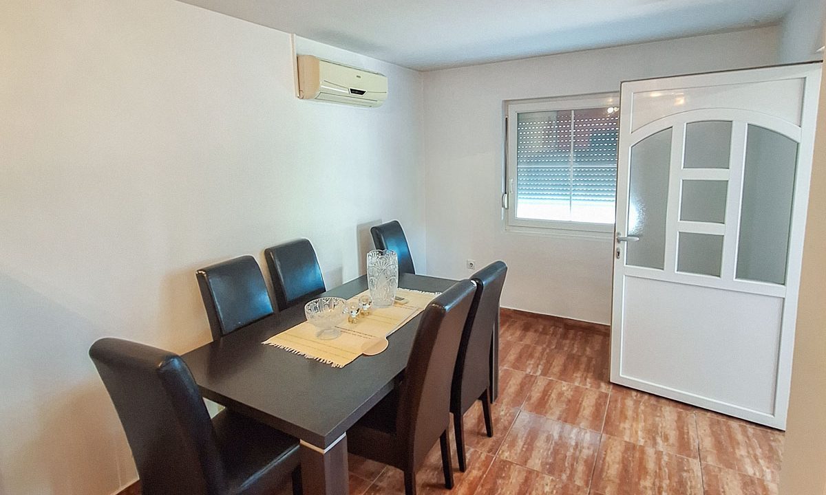 Spratna kuća 150m2, Straševina, Nikšić-095506