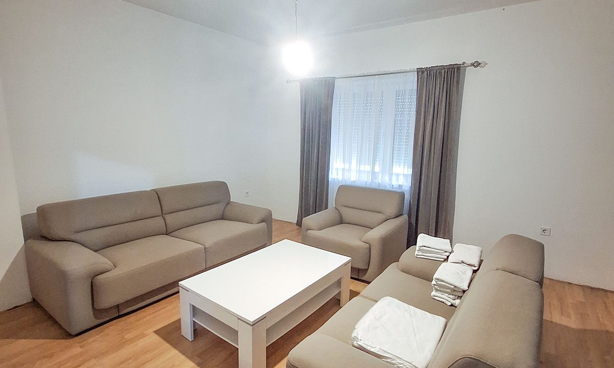 Spratna kuća 150m2, Straševina, Nikšić-095737