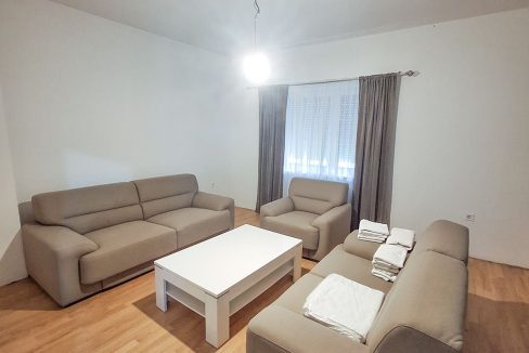 Spratna kuća 150m2, Straševina, Nikšić-095737