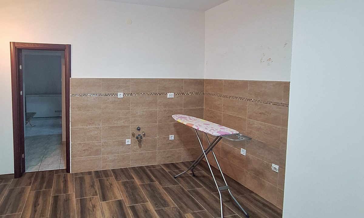 Spratna kuća 150m2, Straševina, Nikšić-100306