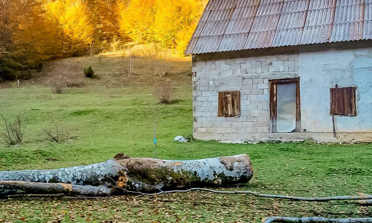 Nekretnina koja donosi čist vazduh i netaknutu prirodu - Plac i kuća Bukovica (3)