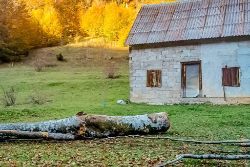 Nekretnina koja donosi čist vazduh i netaknutu prirodu - Plac i kuća Bukovica (3)