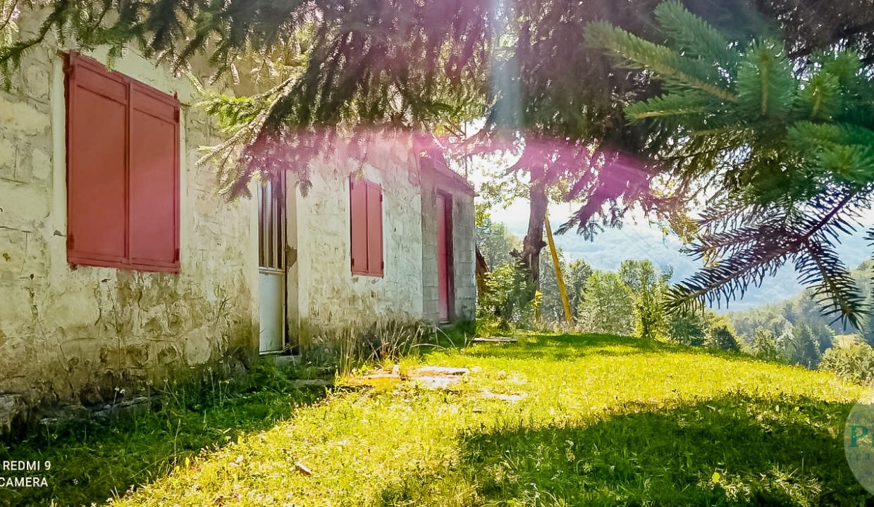 Nekretnina koja donosi čist vazduh i netaknutu prirodu - Plac i kuća Bukovica (8)