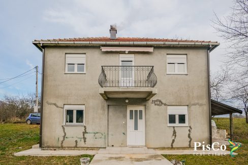 Spratna četvorosobna kuća u Rastovcu, 96 m2 sa placem 777 m2, Nikšić-0953