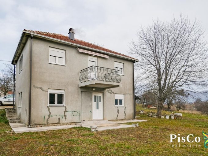 Spratna cetvorosobna kuca u Rastovcu 96 m2 sa placem 777 m2 Niksic 0954