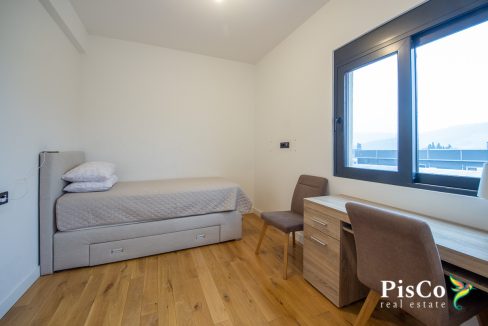 Izdavanje, kuća, 180m2, Gornja Gorica, Podgorica-1167