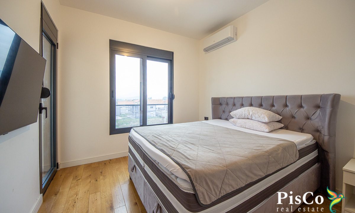 Izdavanje, kuća, 180m2, Gornja Gorica, Podgorica-1173