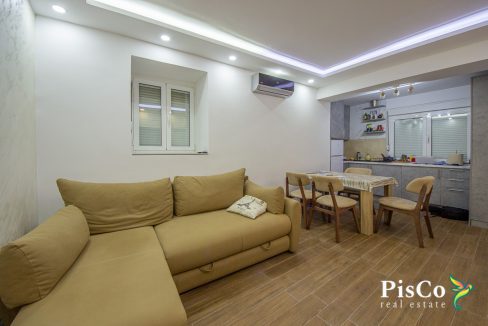 Kuća sa tri stambene jedinice 130m2, Centar Drač, Podgorica-1092