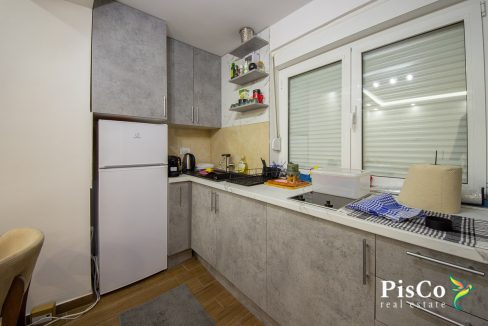 Kuća sa tri stambene jedinice 130m2, Centar Drač, Podgorica-1093