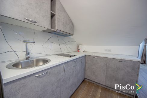 Kuća sa tri stambene jedinice 130m2, Centar Drač, Podgorica-1099