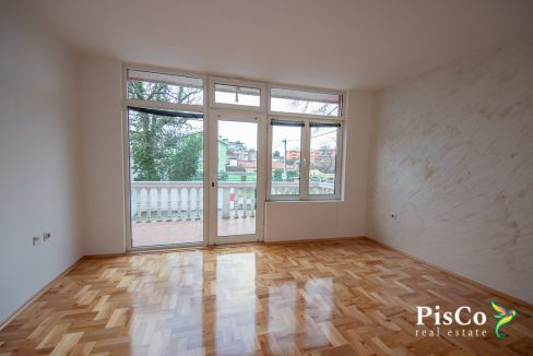 Kuća sa tri stambene jedinice 130m2, Centar Drač, Podgorica-1100