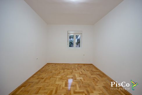 Kuća sa tri stambene jedinice 130m2, Centar Drač, Podgorica-1102