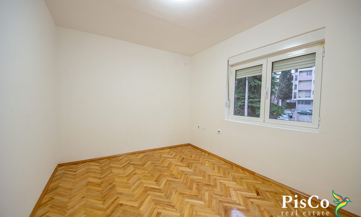 Kuća sa tri stambene jedinice 130m2, Centar Drač, Podgorica-1103