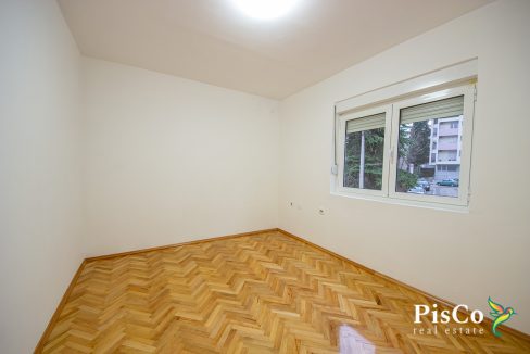 Kuća sa tri stambene jedinice 130m2, Centar Drač, Podgorica-1103