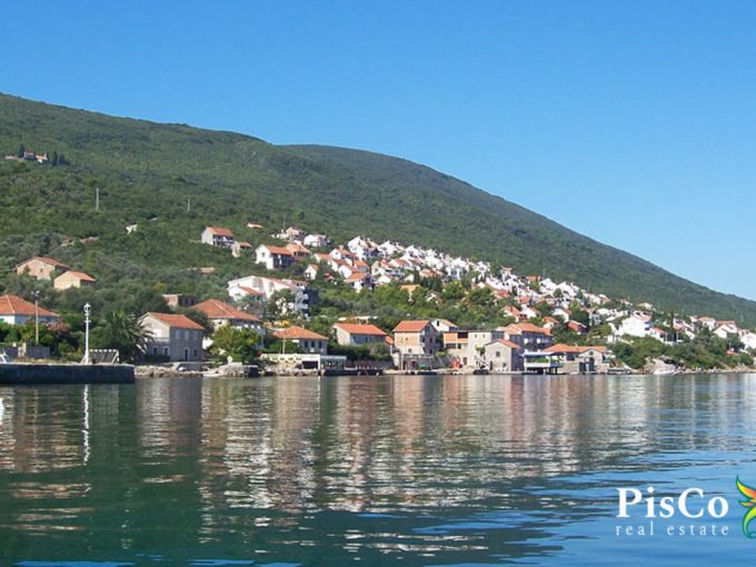 Prodaje se gradjevinsko zemljiste u Krasicima Tivat