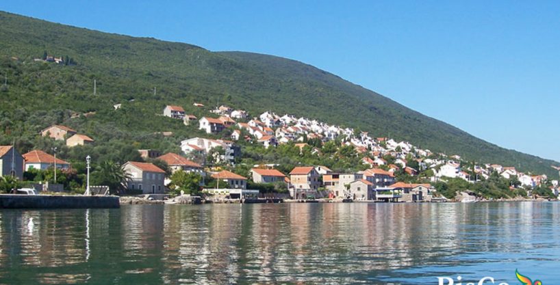 Prodaje se gradjevinsko zemljiste u Krasicima Tivat